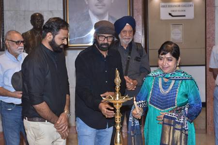 “AAWARAN”  Solo Show Of Paintings By Contemporary Artist Sonu Gupta In Jehangir Art Gallery